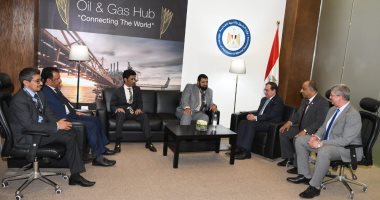   وزير البترول يلتقي مدير عام المشروعات بارامكو ورئيس انيرجين اليونانية