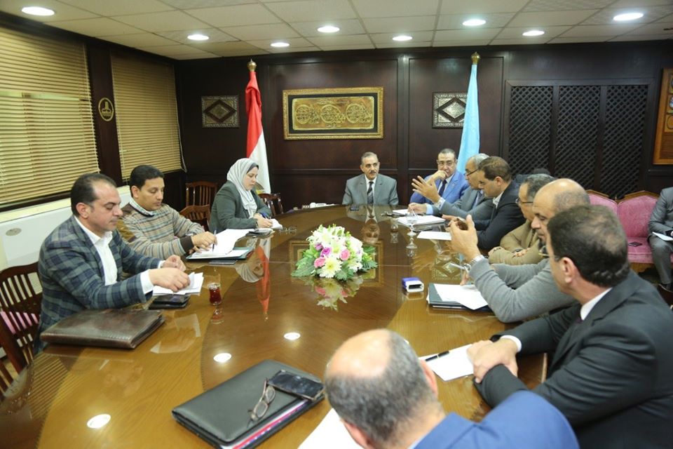   صور| محافظ كفر الشيخ يناقش موقف مشروعات الكهرباء مع أعضاء مجلس النواب