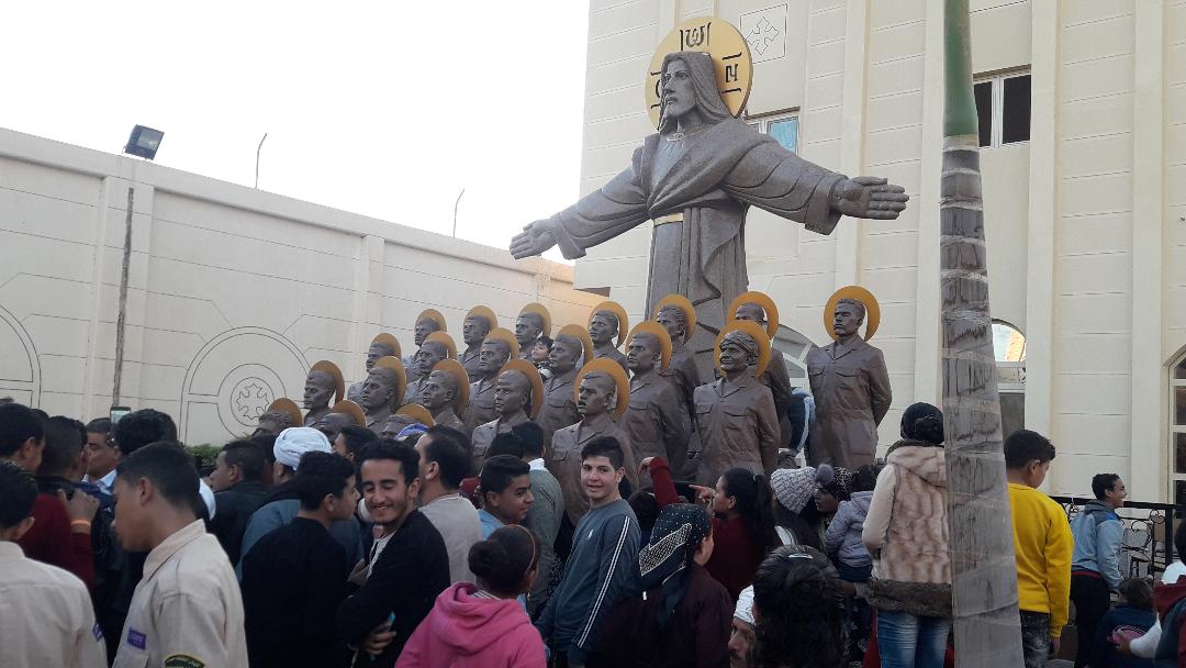   بالصور|| افتتاح نصبا تذكاريا لـ 21 شهيدا قبطيا بالمنيا ذبحوا على ايدي داعش 