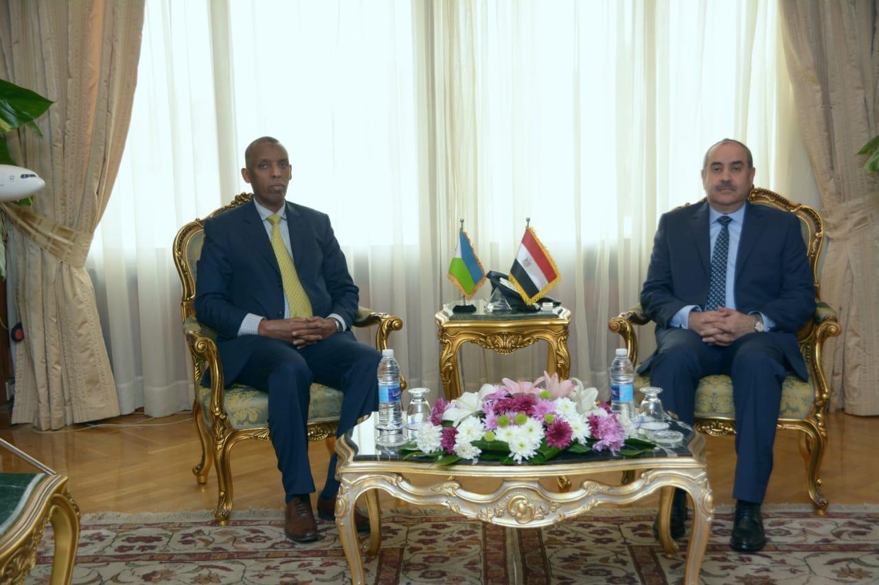   وزير الطيران المدنى يلتقى سفير دولة جيبوتي بالقاهرة