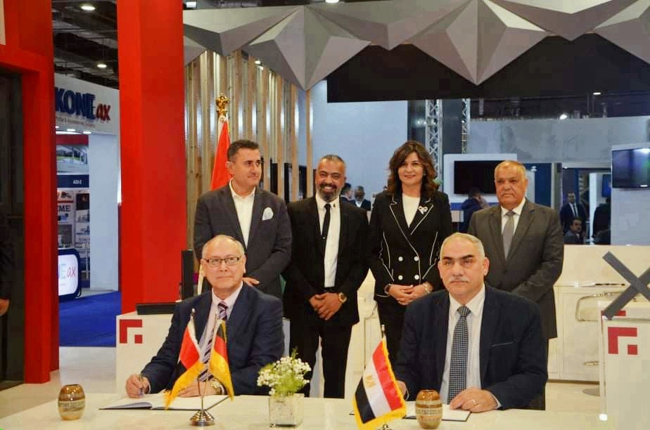   وزيرة الهجرة ورئيس «العربية للتصنيع» يشهدان توقيع اتفاقية للشراكة والتصنيع المشترك في مجال أنظمة الألومنيوم الحديثة