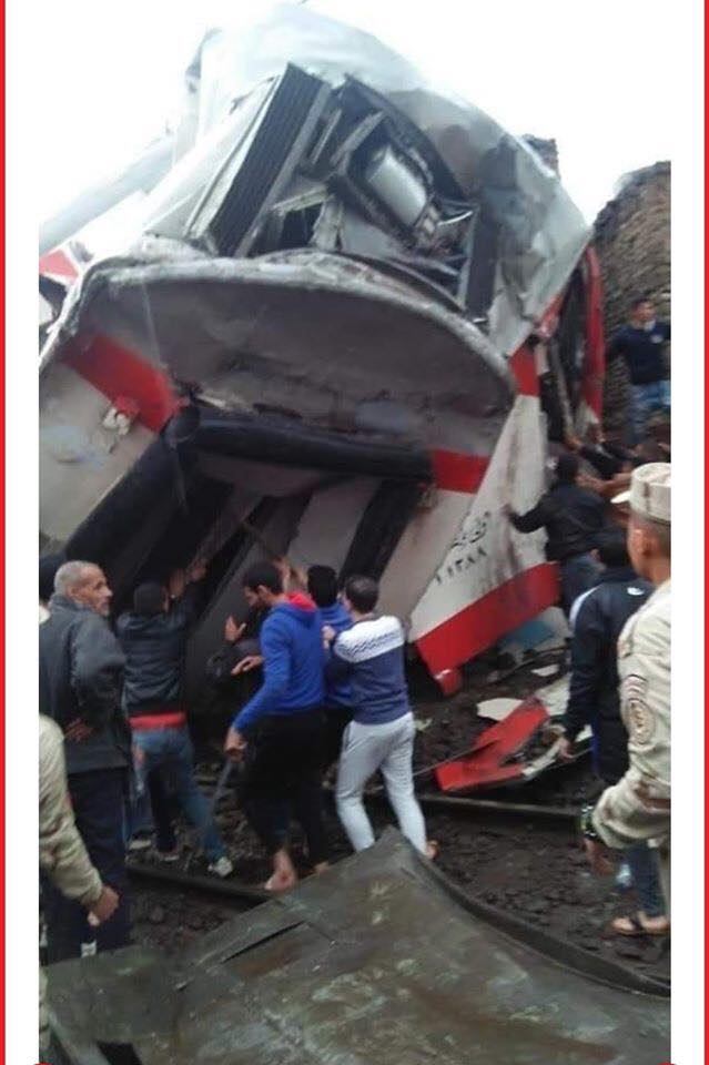   عاجل بالصور تصادم بين قطارين فى المسافة الواقعة بين إمبابة ورمسيس