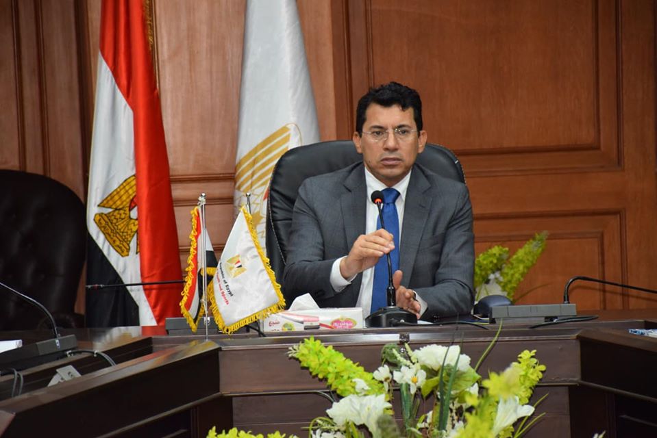 وزير الرياضة يشيد بالدور المجتمعى للرياضيين