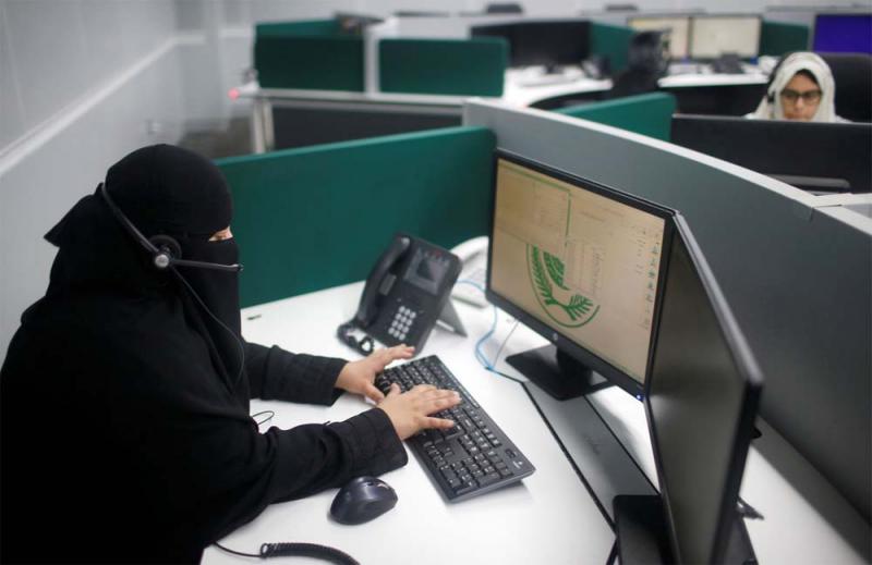   دور المرأة السعودية في مكافحة فيروس كورونا.. وعي وإرشاد ووقاية