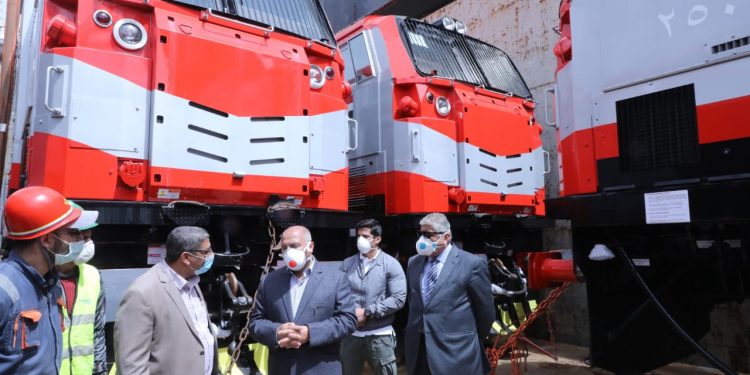   وزير النقل يشهد وصول 20 جرار سكة حديد جديدة إلى ميناء الإسكندرية
