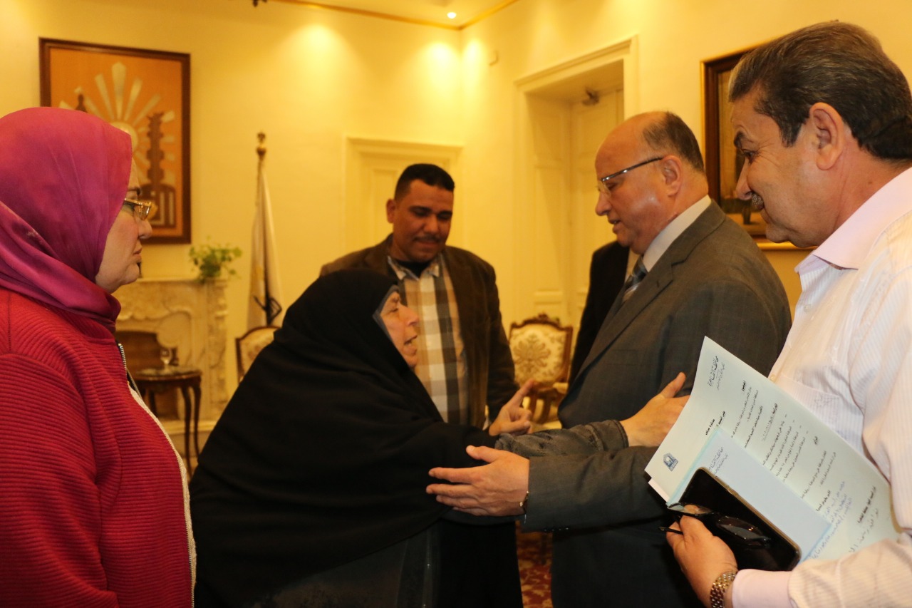   مبادرة الرئيس السيسى تخصص شقة للحاجة روقية بالقاهرة