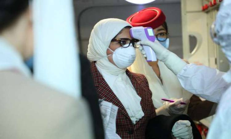   بالصور|| وزيرة الصحة تخضع لفحص فيروس كورونا فى مطار بكين