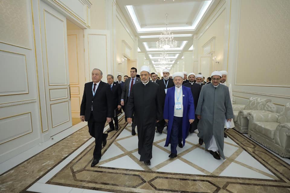   شيخ الأزهر يلقي الكلمة الرئيسية لمؤتمر «الإمام الماتريدي» في أوزباكستان | صور