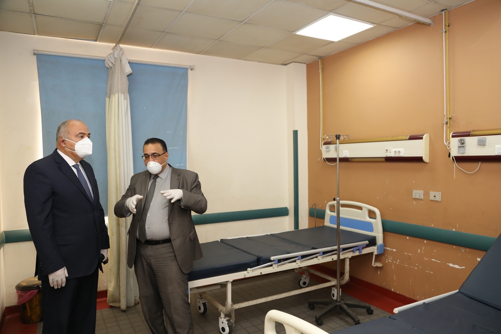   محافظ قنا يتابع إجراءات تجهيز مستشفى قفط التعليمى للحجر الصحى