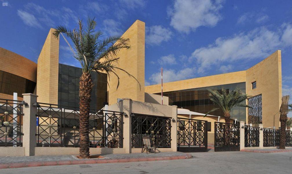   مكتبة الملك عبدالعزيز تقدم لروادها خدماتها الخارجية بمنظومة ثقافية شاملة