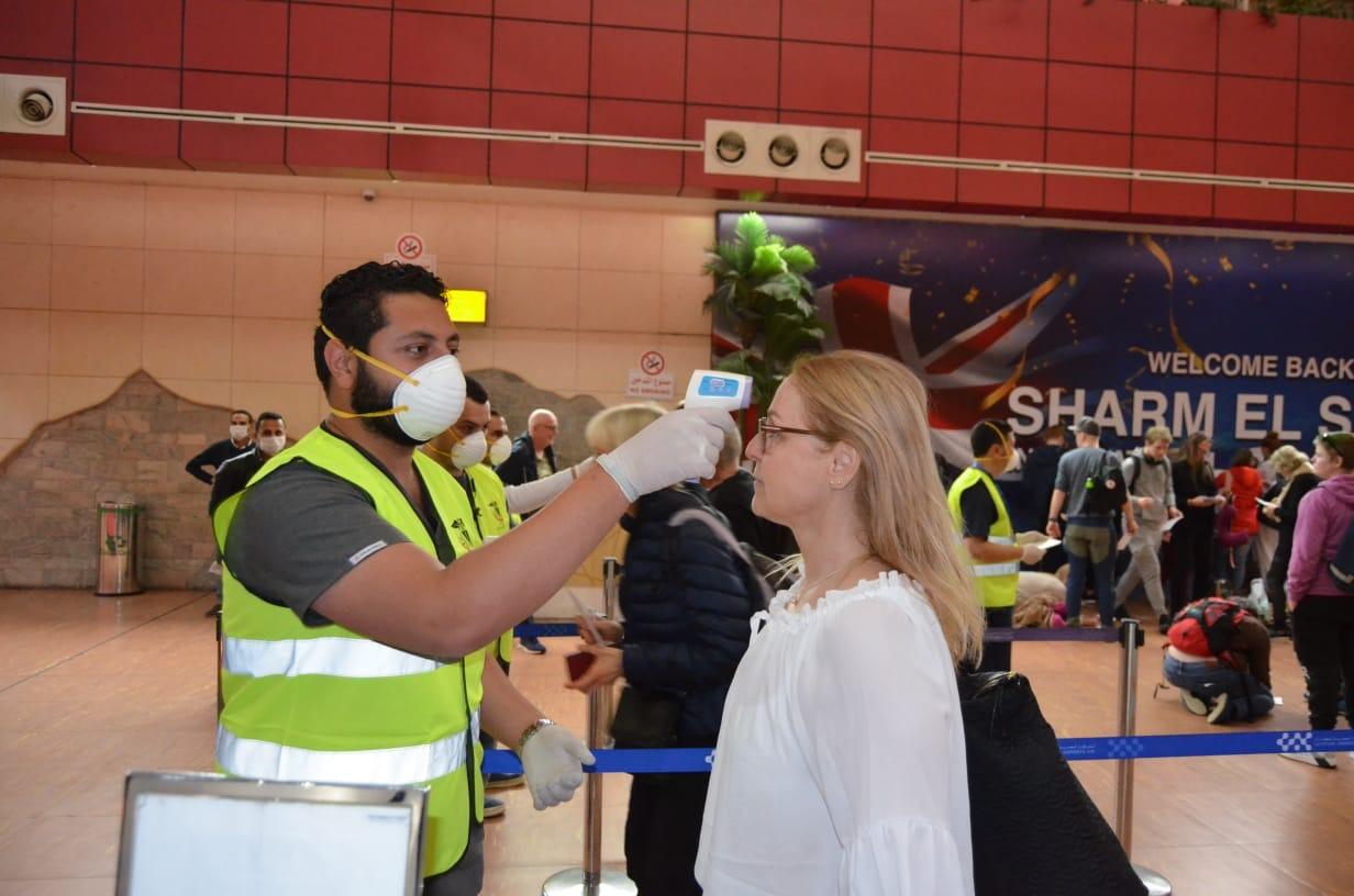   رئيس القابضة للمطارات يتفقد إجراءات مطار شرم الشيخ الدولي للحد من انتشار فيروس كورونا