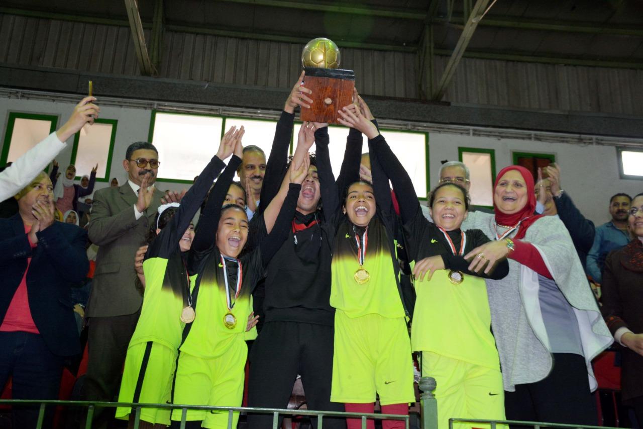  محافظ القليوبية يشهد الحفل النهائي لأول بطولة كرة قدم نسائية لطالبات المدارس على مستوى الجمهورية