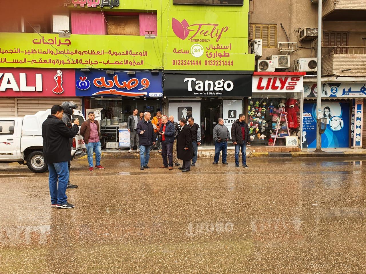   محافظ القليوبية يُتابع  أعمال شفط تجمعات مياه الأمطار وحركة المرور بالشوارع