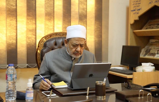   الإمام الأكبر يتابع خطة الأزهر لمواجهة كورونا عبر الفيديو كونفرانس