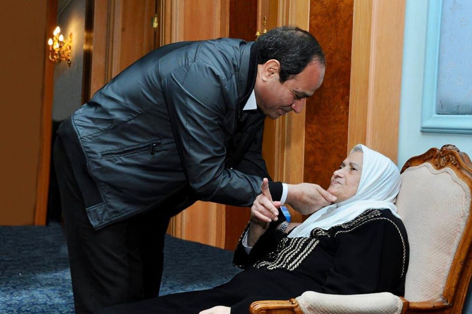   الرئيس السيسي في عيد الأم: أتوجه بأغلى مشاعر الإنسانية لمن ضحت وكانت رمزًا للحكمة