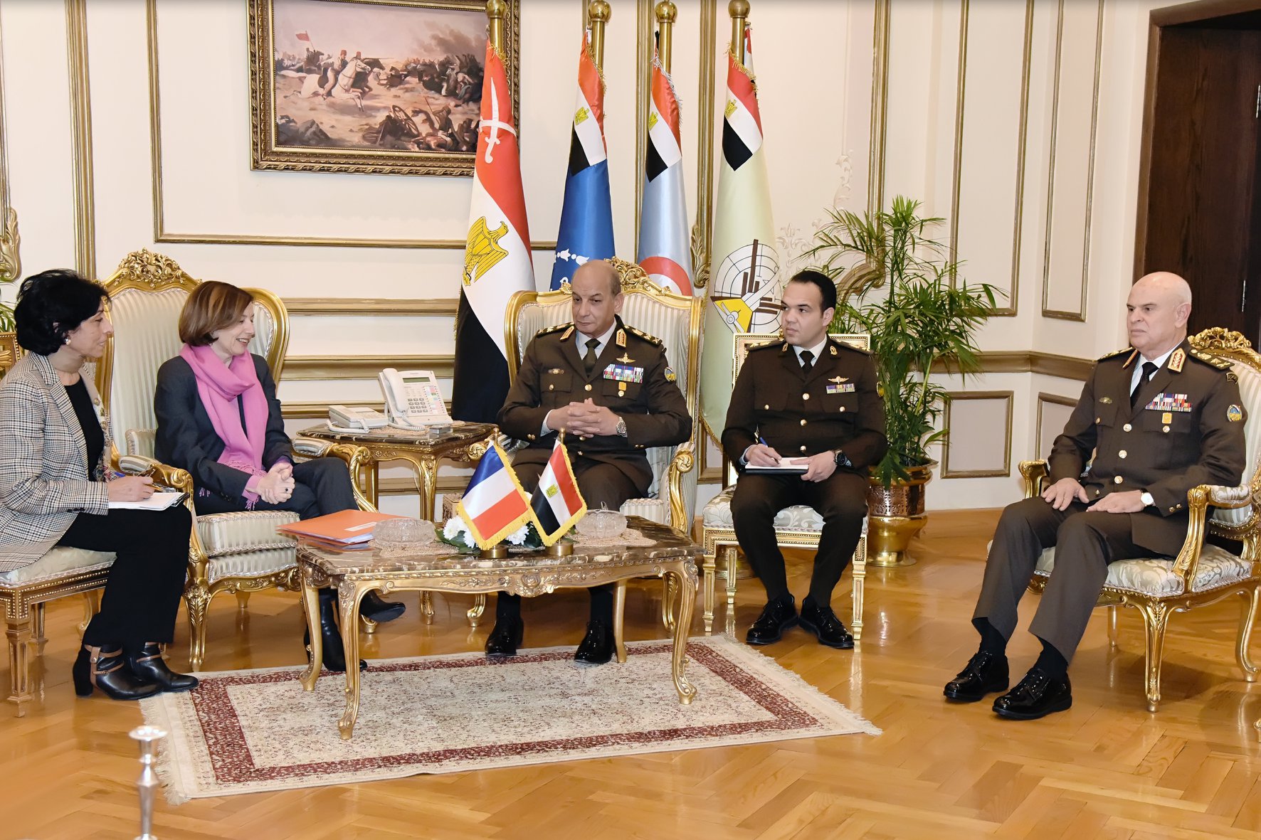  وزير الدفاع يلتقى وزيرة القوات المسلحة الفرنسية