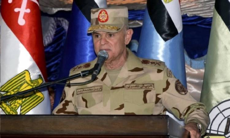   صور .. رئيس الأركان يتفقد معسكر إعداد وتأهيل مقاتلى شمال سيناء