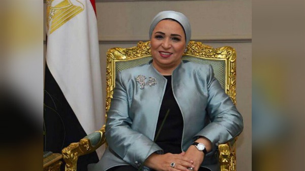  انتصار السيسى تهنئ المصريين بعيد تحرير سيناء: علامة بارزة ومضيئة