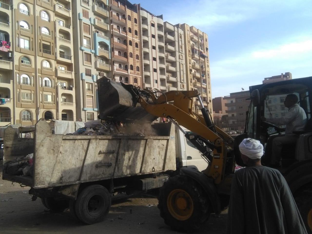   محافظة الفيوم تستجيب لجميع الشكاوى الواردة عبر «واتس أب» بشأن تجمعات القمامة 