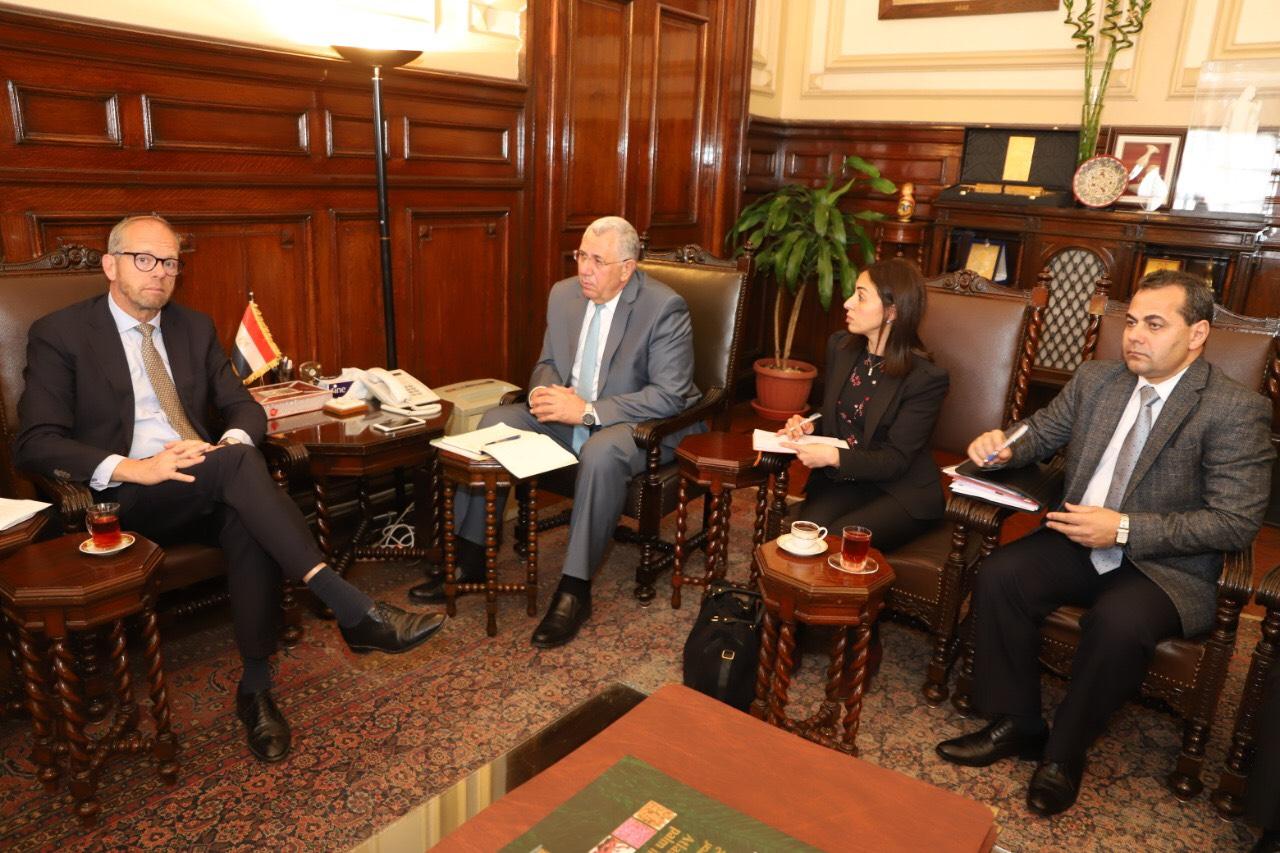   وزير الزراعة يبحث مع سفير هولندا بالقاهرة آفاق التعاون الزراعي بين البلدين