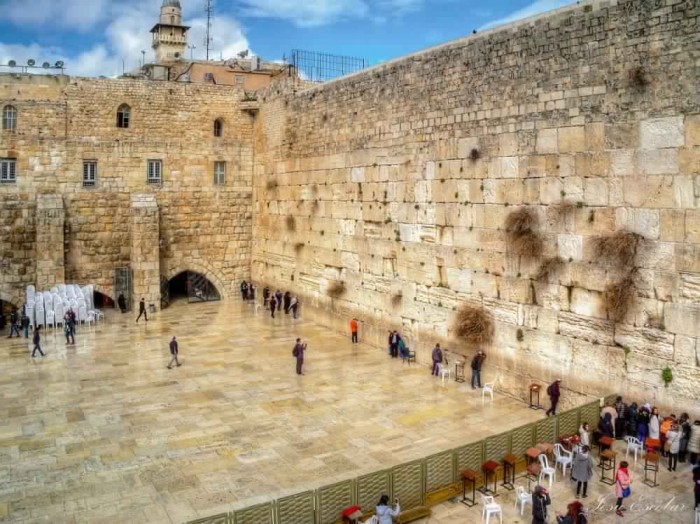   «كورونا» تمنع الإسرائيليين من تقبيل حائط البراق