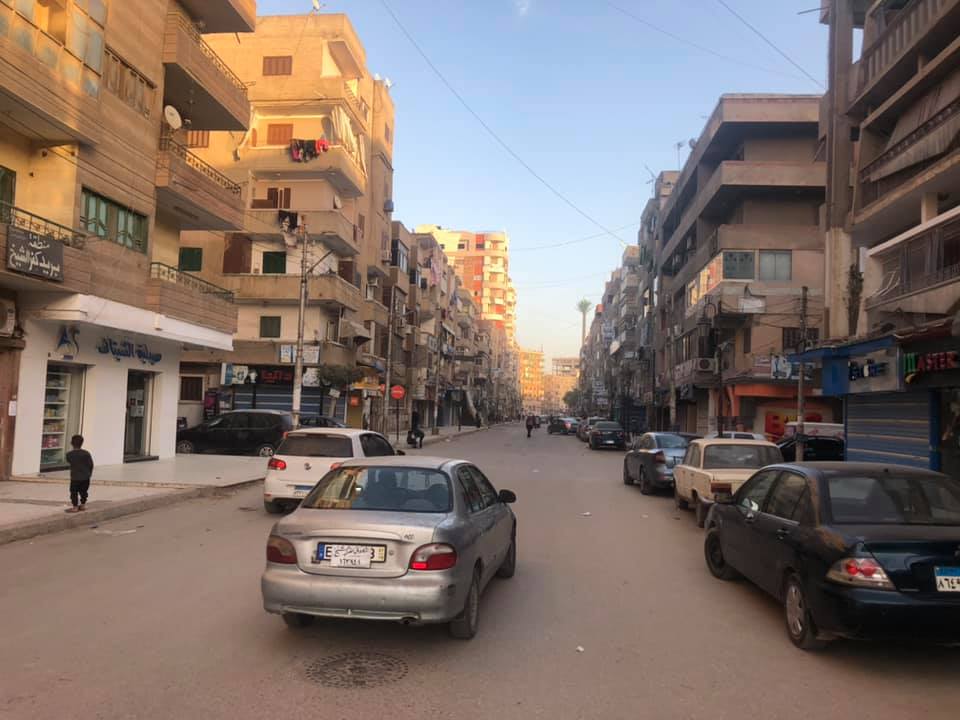   محلات كفر الشيخ تلتزم بالإغلاق في مواعيد الحظر والمحافظ يشيد بأصحابها