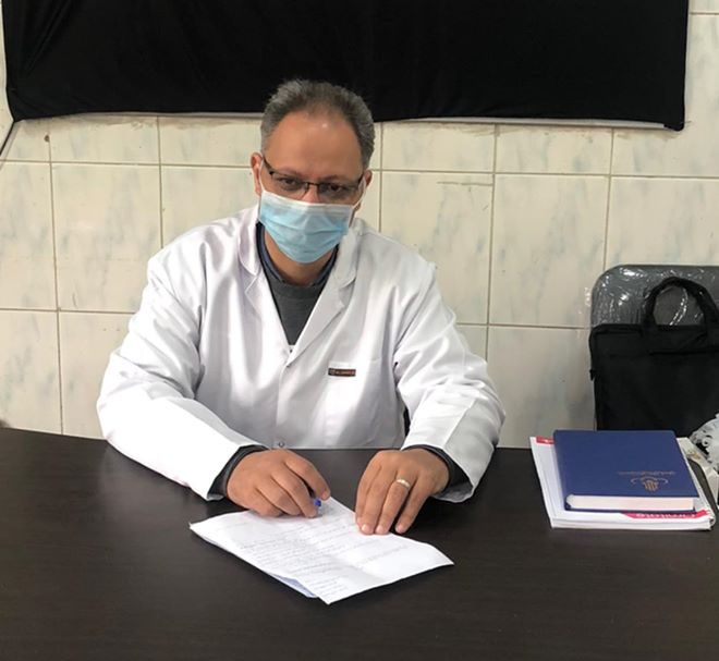   مدير مستشفي حميات دسوق يتبرع بالمكافآت والامتيازات المالية لشراء مستلزمات حماية الأطقم الطبية