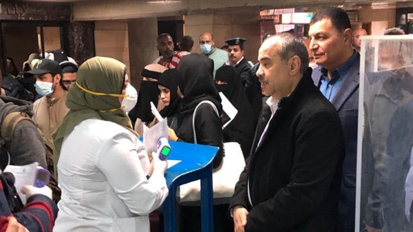   وزير الطيران يتفقد الإجراءات الوقائية بمطار القاهرة