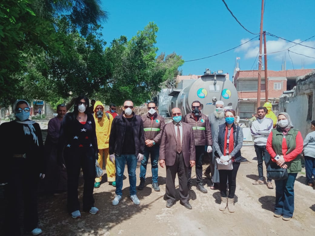   المجتمع المدنى يشارك شركة مياه الشرب بالإسكندرية بتوزيع شنط رمضان على أهالي عزبة ساركيس