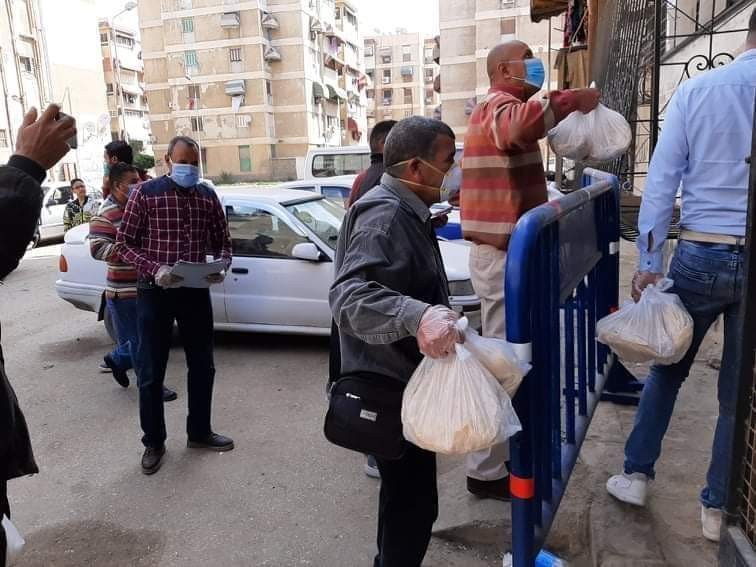   «مديرية التضامن الاجتماعى» توزيع الإفطار على سكان عمارات العزل المنزلى ببورسعيد