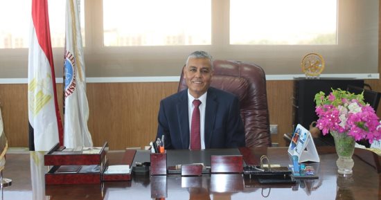   رئيس جامعة جنوب الوادي يلتقي بمديري العموم بإدارات الجامعة