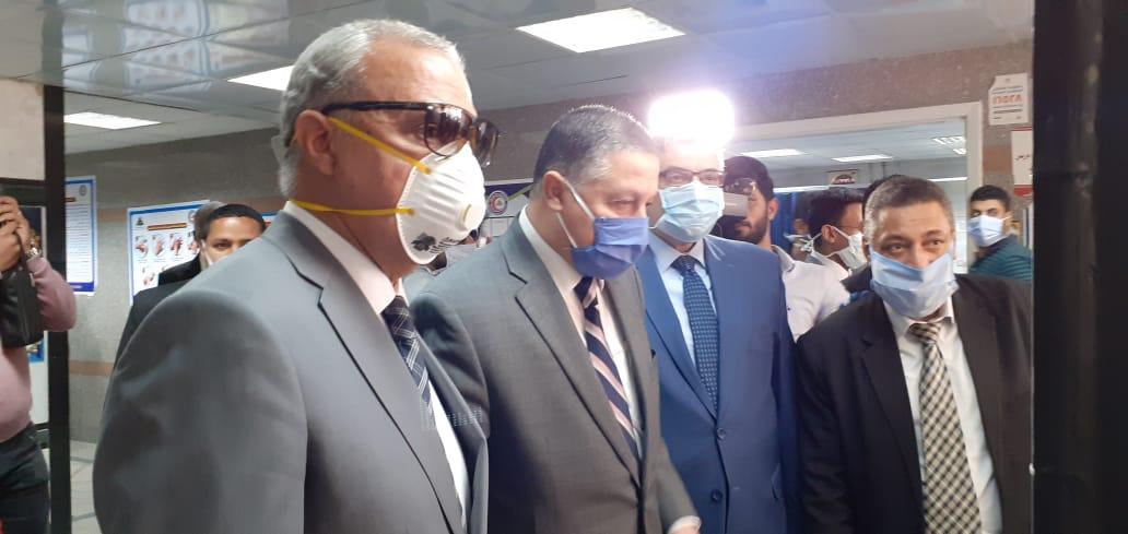   محافظ القليوبية ورئيس جامعة بنها يفتتحان تشغيل أول بوابة تعقيم إلكترونية في المستشفيات