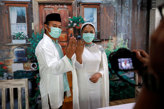   بالصور|| حفل زفاف أونلاين بإندونيسيا بسبب كورونا