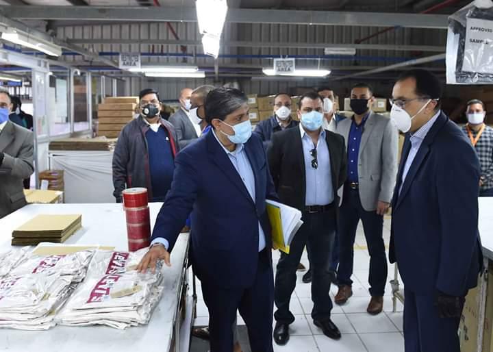   رئيس الوزراء يتفقد مصنعين بالمنطقة الحرة العامة بمدينة الإسماعيلية