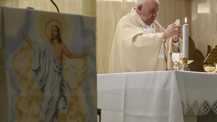   بابا الفاتيكان يصلى ليجد السياسيون والعلماء حلولاً لصالح الشعوب وليس لصالح المال
