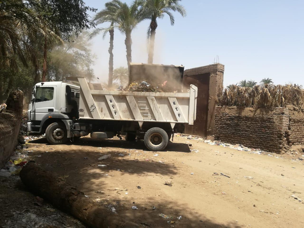   محافظ أسيوط: حملات نظافة مكثفة ورفع 215 طن مخلفات وقمامة بمراكز الغنايم وأبنوب والفتح