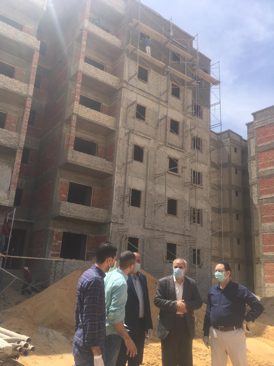   مساعد نائب رئيس هيئة المجتمعات العمرانية يتفقد مشروع الإسكان الإجتماعى بمدينة بدر