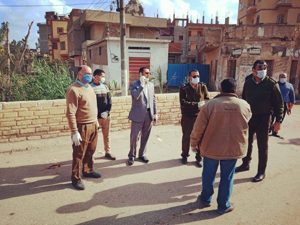   الشرطة تغلق مداخل ومخارج قرية كفر العجمى بعد عزلها بسبب «كورونا»