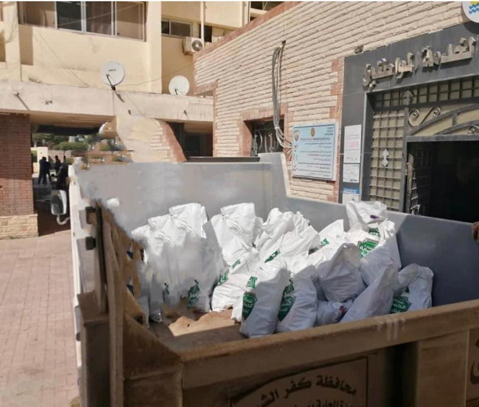   محافظ كفر الشيخ: توفير المواد الغذائية ومستلزمات التطهير لأهالى كفر العجمى «المعزولة»