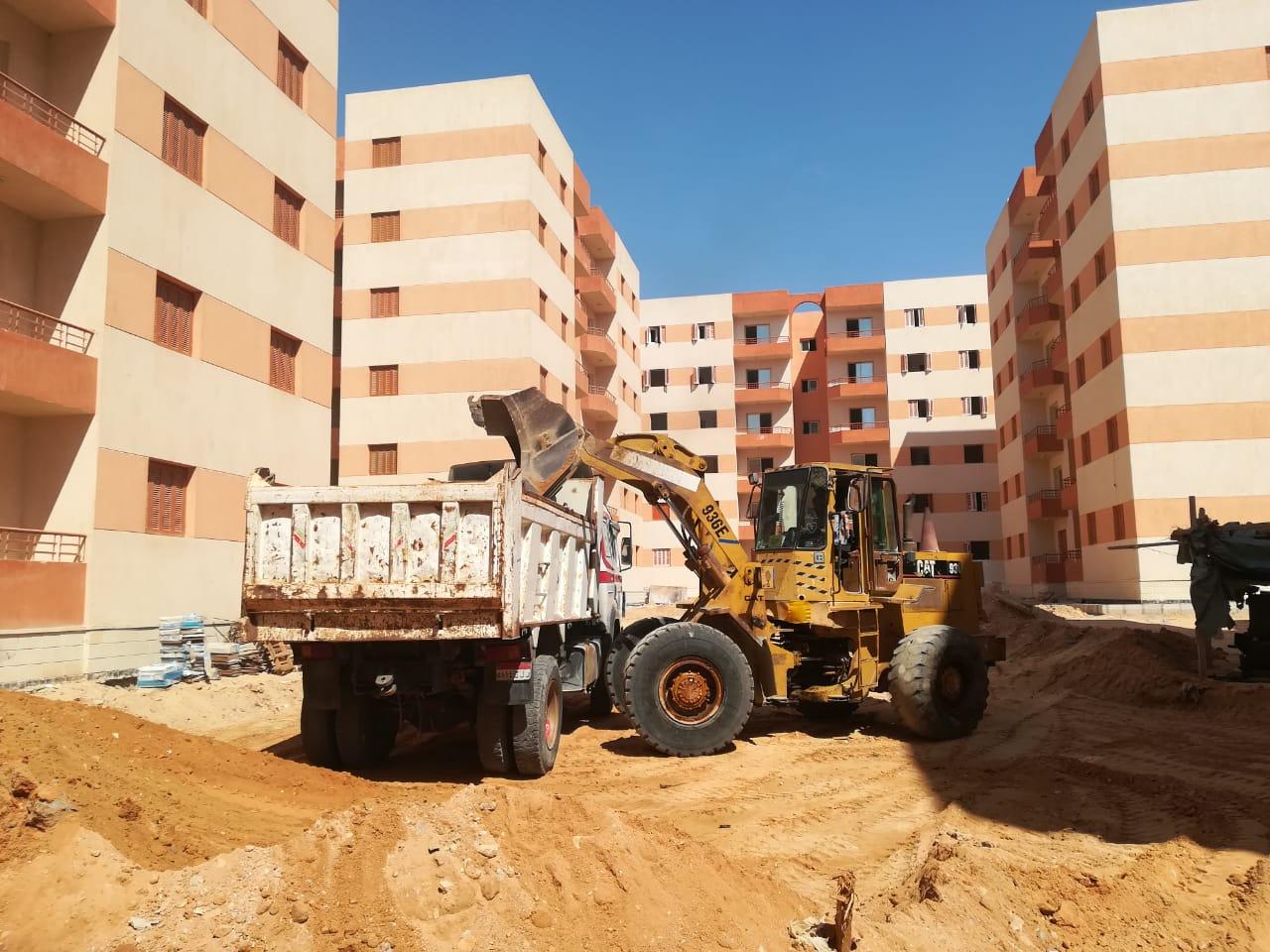   بالصور|| «الإسكان» تسابق الزمن للانتهاء من أعمال مرافق مشروعات مدينة العبور الجديدة