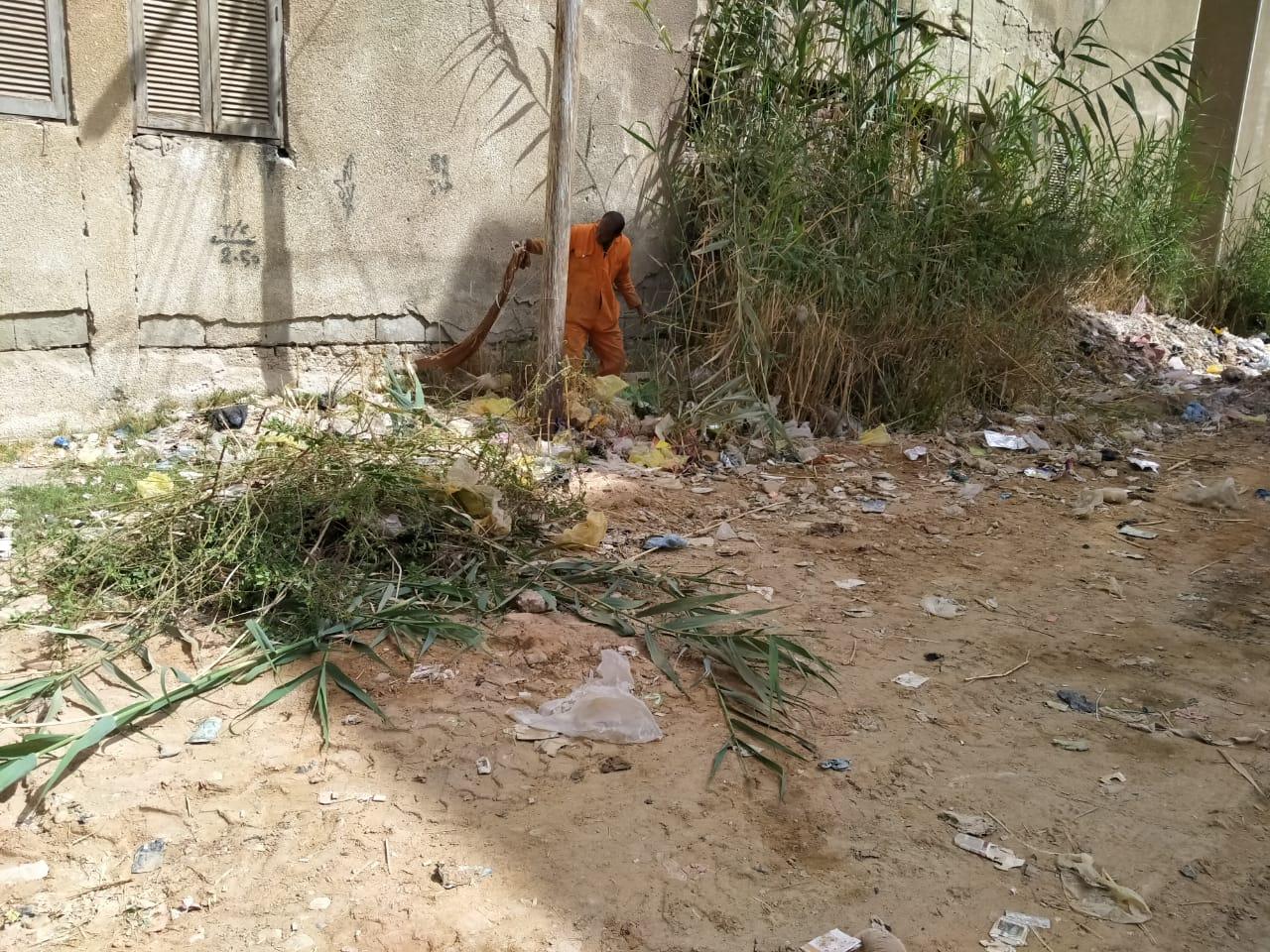   حملة نظافة شاملة لمنطقة المساكن بمدينة قنا