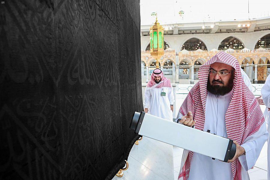   الرئيس العام لشؤون الحرمين يدشن تقنية التعقيم الجديدة (تك الأوزون) داخل المسجد الحرام