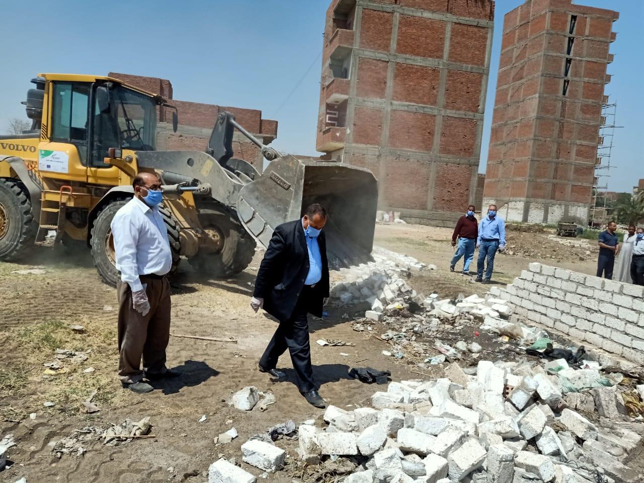   محافظ أسيوط: إجراءات مشددة لإزالة مخالفات البناء