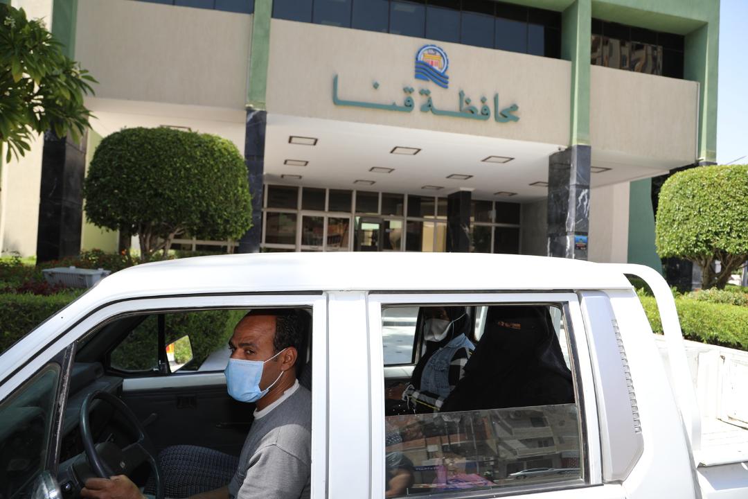   توفير سيارة من المحافظة لنقل مريضة غسيل كلوي إلى منزلها بمحافظة قنا