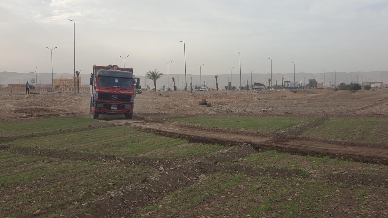   جهاز مدينة سوهاج الجديدة يسترد قطعة أرض بمساحة فدان ونصف بعد التعدى عليها للمرة الثانية