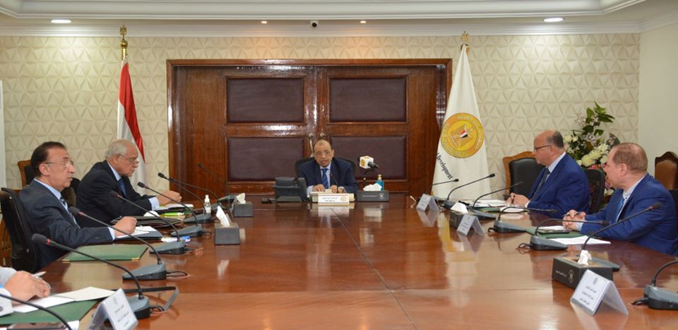   وزير التنمية المحلية يلتقى بمحافظي القاهرة والجيزة والإسكندرية لبحث جهود التصدى لمخالفات البناء