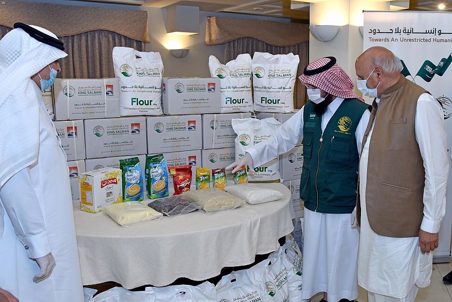   مركز الملك سلمان للإغاثة يقدم مساعدات غذائية في السودان و باكستان