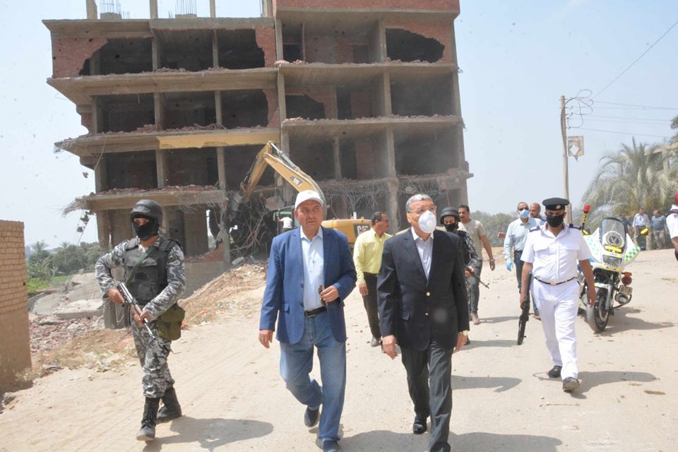   لليوم الخامس على التوالي.. محافظ المنيا يترأس حملات الإزالة لأبراج شرق النيل