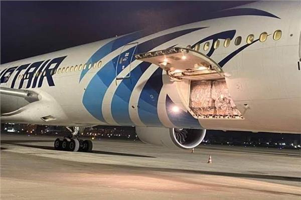   صور| مطار القاهرة يستقبل شحنة مستلزمات طبية قادمة من الصين لمواجهة كورونا