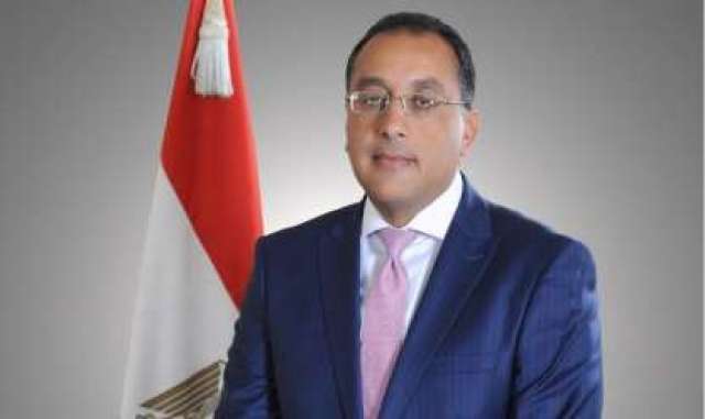  رئيس الوزراء يتفقد صالات السفر والوصول بمطار القاهرة للاطمئنان على تطبيق الإجراءات الاحترازية